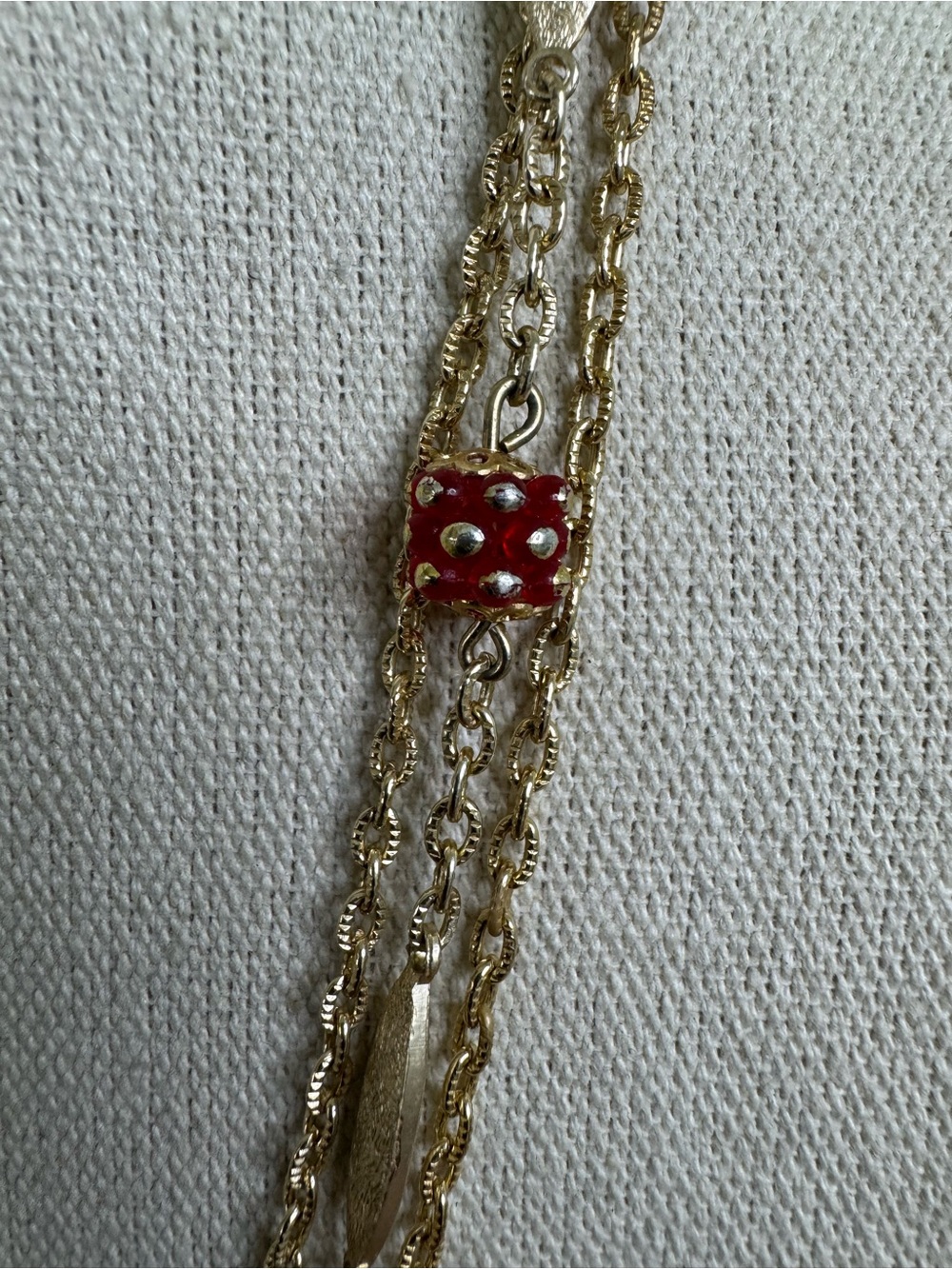 Hong Hong Red Sun/Flower Round Box Clasp Necklace Gold Aluminum Multi Strand - Picture 7 of 8